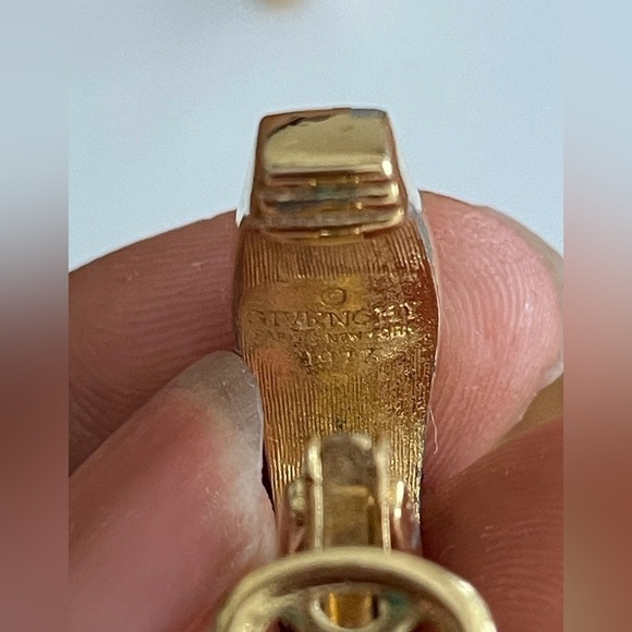 Givenchy New York Gold Toned Clip On Vintage Earrings - Picture 9 of 9